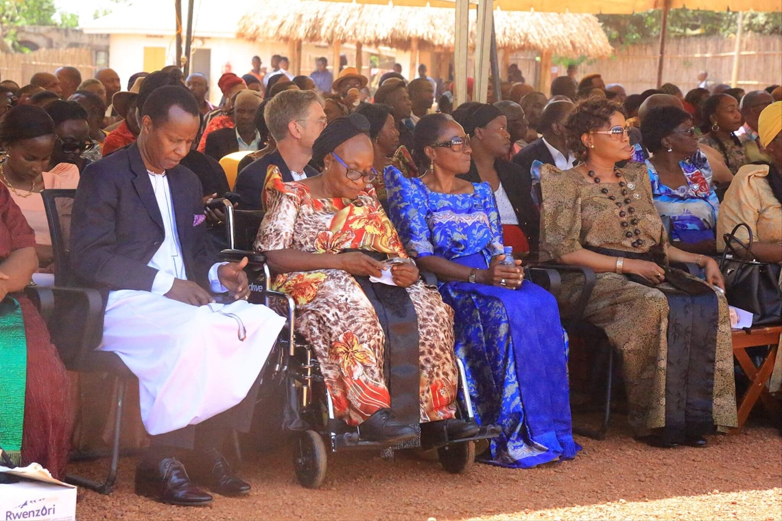 Siblings of the late and the Nnaabagereka at Kasubi Tomb. Siblings of the late and the Nnaabagereka at Kasubi Tomb.